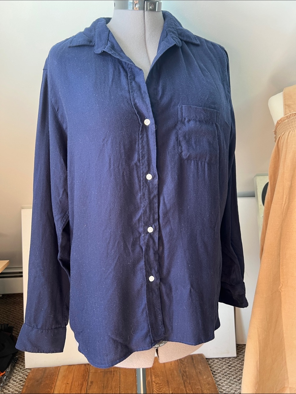 Women's Grayson Navy Button-Up Shirt Top blouse The Hero size xl